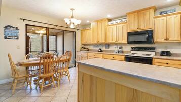 冰箱、微波炉、烤箱、炉灶