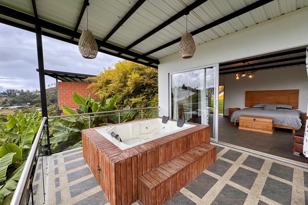 Outdoor spa tub