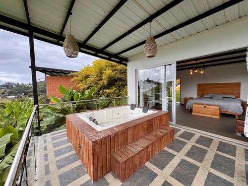 GLAMPING WITH POOL AND JACUZZI AT GUATAPE 