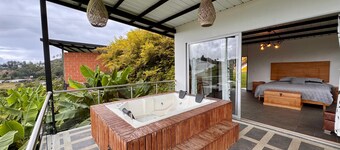 GLAMPING WITH POOL AND JACUZZI AT GUATAPE 