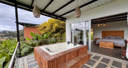 GLAMPING WITH POOL AND JACUZZI AT GUATAPE