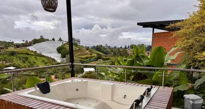 GLAMPING WITH POOL AND JACUZZI AT GUATAPE