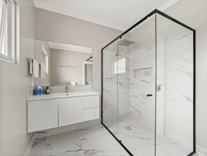 Bathroom - Station Stays | Margaret River NEW (Margaret River)