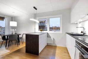 Refrigerador, horno, placa de cocina, lavavajillas