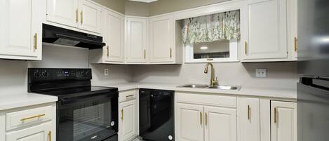 Mikrowelle, Ofen, Herdplatte, Geschirrspüler