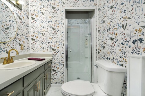Nicely Located 2-bedroom duplex apartment newly updated in Herington.
