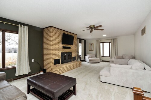 Nicely Located 2-bedroom duplex apartment newly updated in Herington.