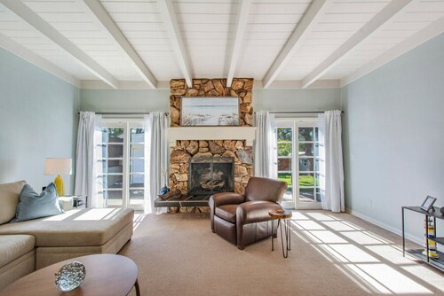 Beach Breeze Bungalow | 1.3Miles To Beach | Cozy