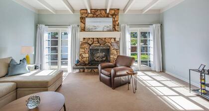 Beach Breeze Bungalow | 1.3Miles To Beach | Cozy