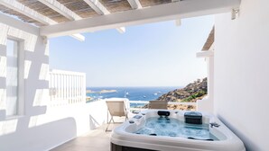 A hot tub on a balcony with a sea view. - Villa Camelia 2 - 2BR  - Private Pool & Jacuzzi - Sea View - Psarou (Nammos) (Mikonos)