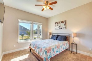 4 bedrooms, iron/ironing board, WiFi, bed sheets