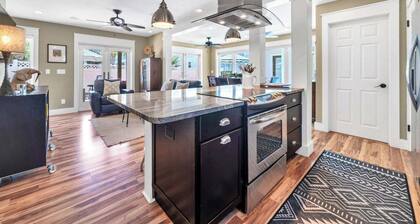 3-Min Walk to Beach, 2 Fully Equipped Homes for Your Destin Getaway