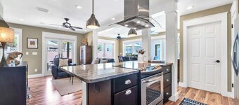 3-Min Walk to Beach, 2 Fully Equipped Homes for Your Destin Getaway