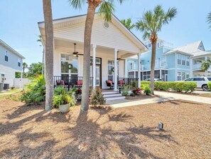 Exterior - 3-Min Walk to Beach, 2 Fully Equipped Homes for Your Destin Getaway (Destin)
