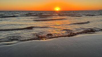 Liegestühle, Strandtücher