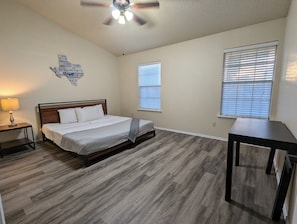 5 chambres, fer et planche à repasser, Wi-Fi, draps fournis
