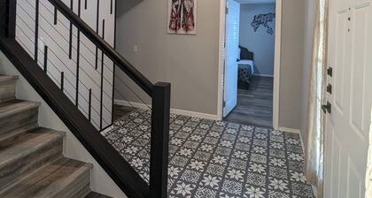 5BR/2.5BA Colonial Home Near AT&T and Globe Life