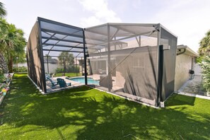 Pool - 4/3 pool home steps from the ocean! (New Smyrna Beach)