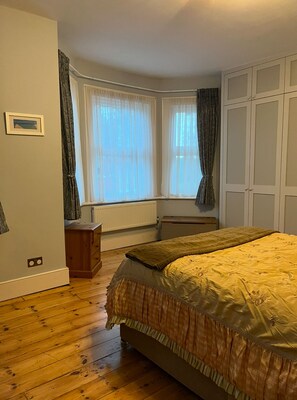 4 chambres, fer et planche Ă repasser, Wi-Fi, draps fournis
