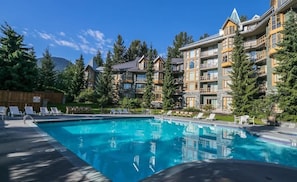 Pool - Mid Century Modern - Studio w Pool & Hot Tub (Whistler)