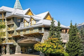 Exterior - Mid Century Modern - Studio w Pool & Hot Tub (Whistler)