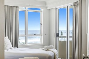 3 soverom, safe på rommet, strykejern/-brett og internettilgang