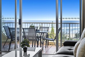 Interior - 3 Bedroom Apartment with Ocean View - Q Stay (Moroccan 41 - 2N - NB) (Surfers Paradise)