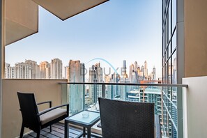 Property grounds - Chic Studio in The Address Residence Dubai Marina by Deluxe Holiday Homes (Dubai)