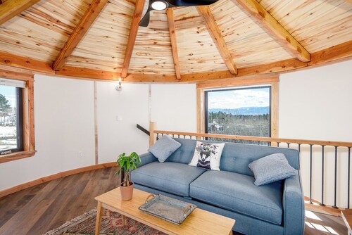 Refined Modern Alpine Silos Cabins on 1,500 acres/Private Mountain Retreat for 8