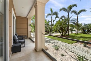 Terrace/patio - Eagle Beach - Diamond Garden 2BR condo - LV104 (Eagle Beach)