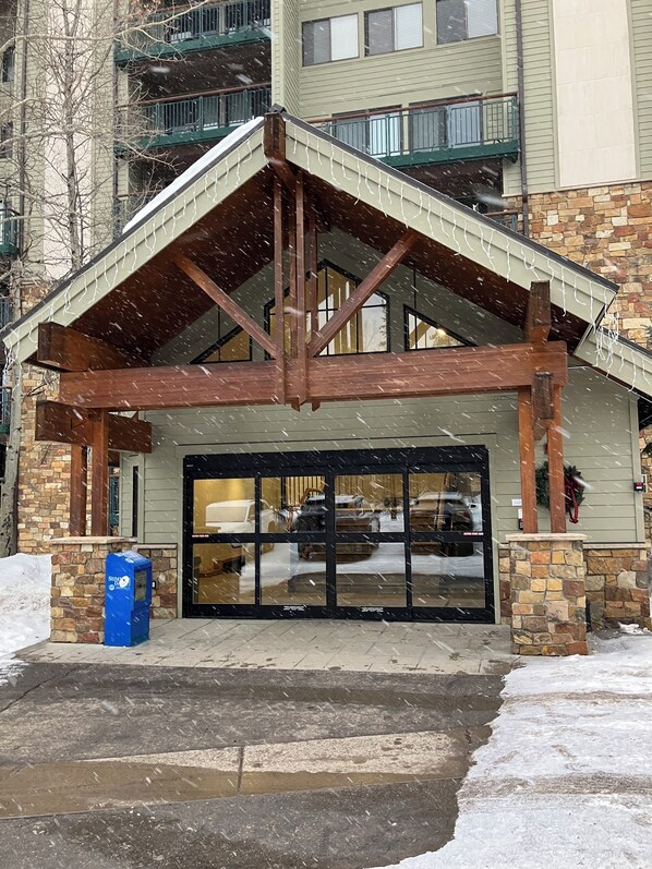 Exterior detail - Peak Nine Ski In/Ski Out Condo with WiFi in charming Breckenridge (Breckenridge)