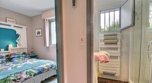 3 Schlafzimmer, Schreibtisch, Bügeleisen/Bügelbrett, Reisekinderbett