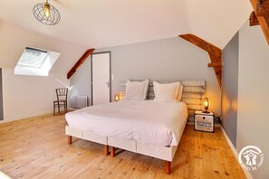 5 bedrooms, iron/ironing board, travel cot, free WiFi
