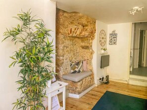 Interior - Stay as a local! Charming Bica 3 Bedroom Apartment (Lisboa)