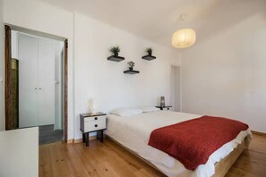 1 bedroom, iron/ironing board, internet, bed sheets