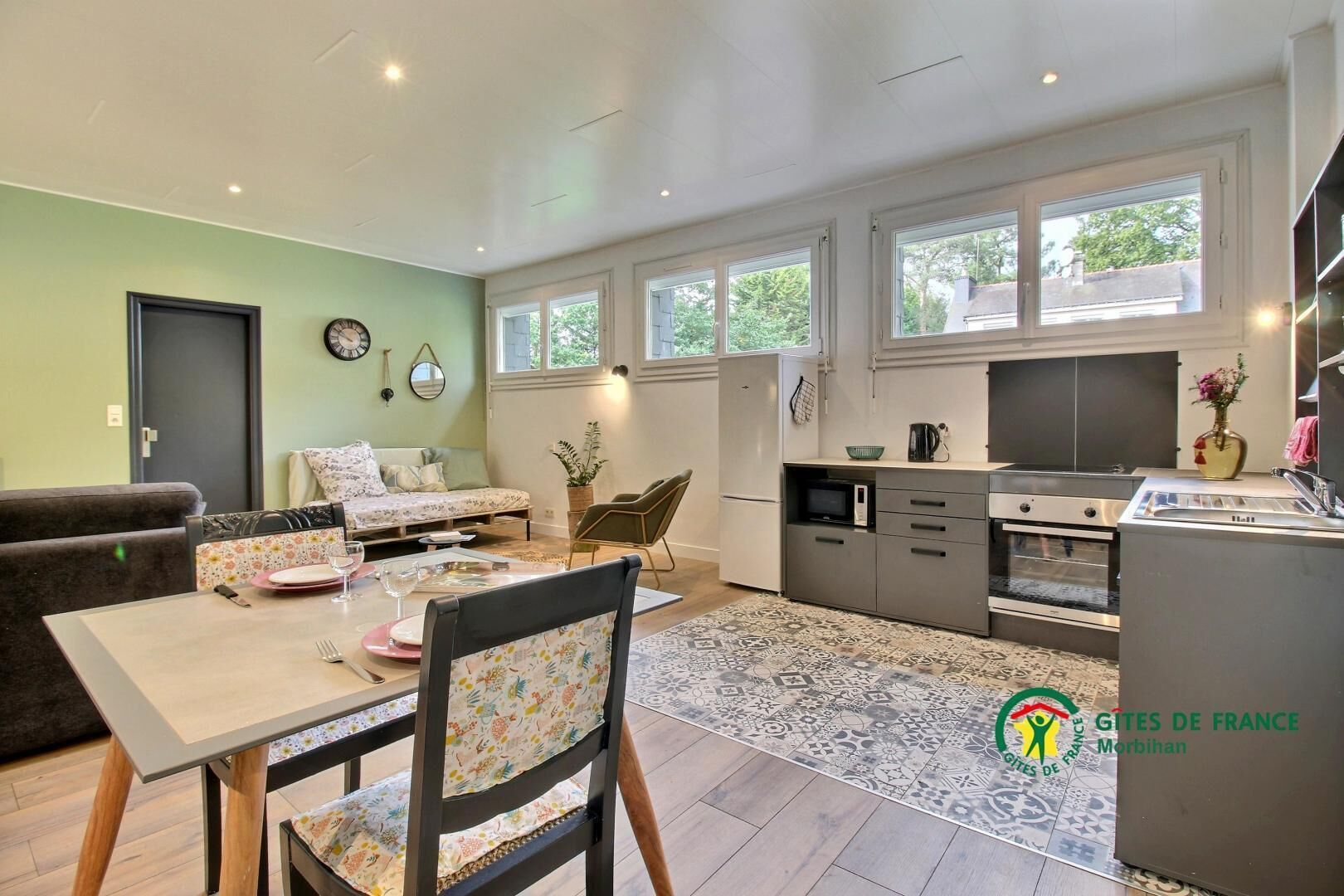 冰箱、微波炉、烤箱、炉灶