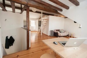 TV - Top Loft w/ River view in authentic Alfama (Lisboa)