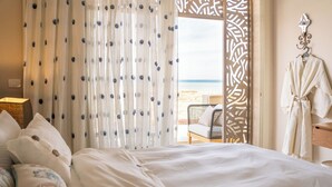 2 bedrooms, in-room safe, iron/ironing board, free WiFi