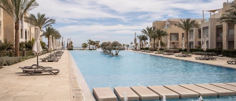 حمّام سباحة خارجي