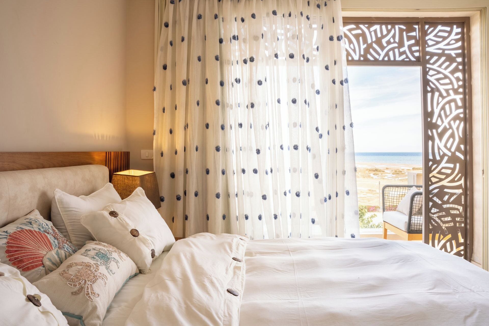 2 chambres, coffres-forts dans les chambres, fer et planche à repasser