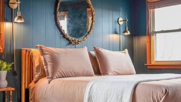 4 bedrooms, iron/ironing board, travel cot, WiFi