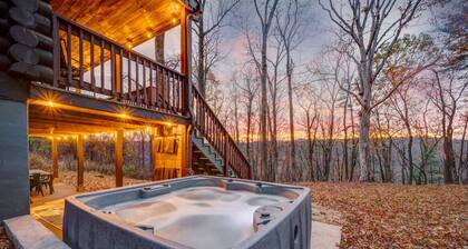 James River Cabin, Riverfront with Hot Tub and Views!