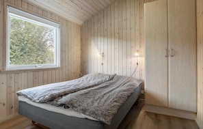 4 bedrooms, travel cot, free WiFi