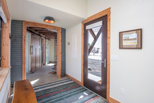 Refined Modern Alpine Silos Cabin on 1,500 Private Acres/Mountain Retreat for 4