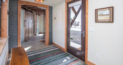 Refined Modern Alpine Silos Cabin on 1,500 Private Acres/Mountain Retreat for 4