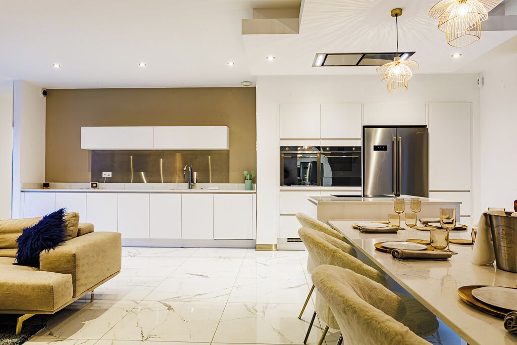 Micro-ondes, four, plaque de cuisson, lave-vaisselle