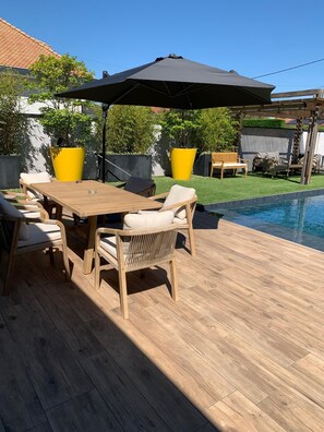 Outdoor dining - Villa Meyzieu Grand Large (Meyzieu)