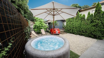 Bain à remous extérieur