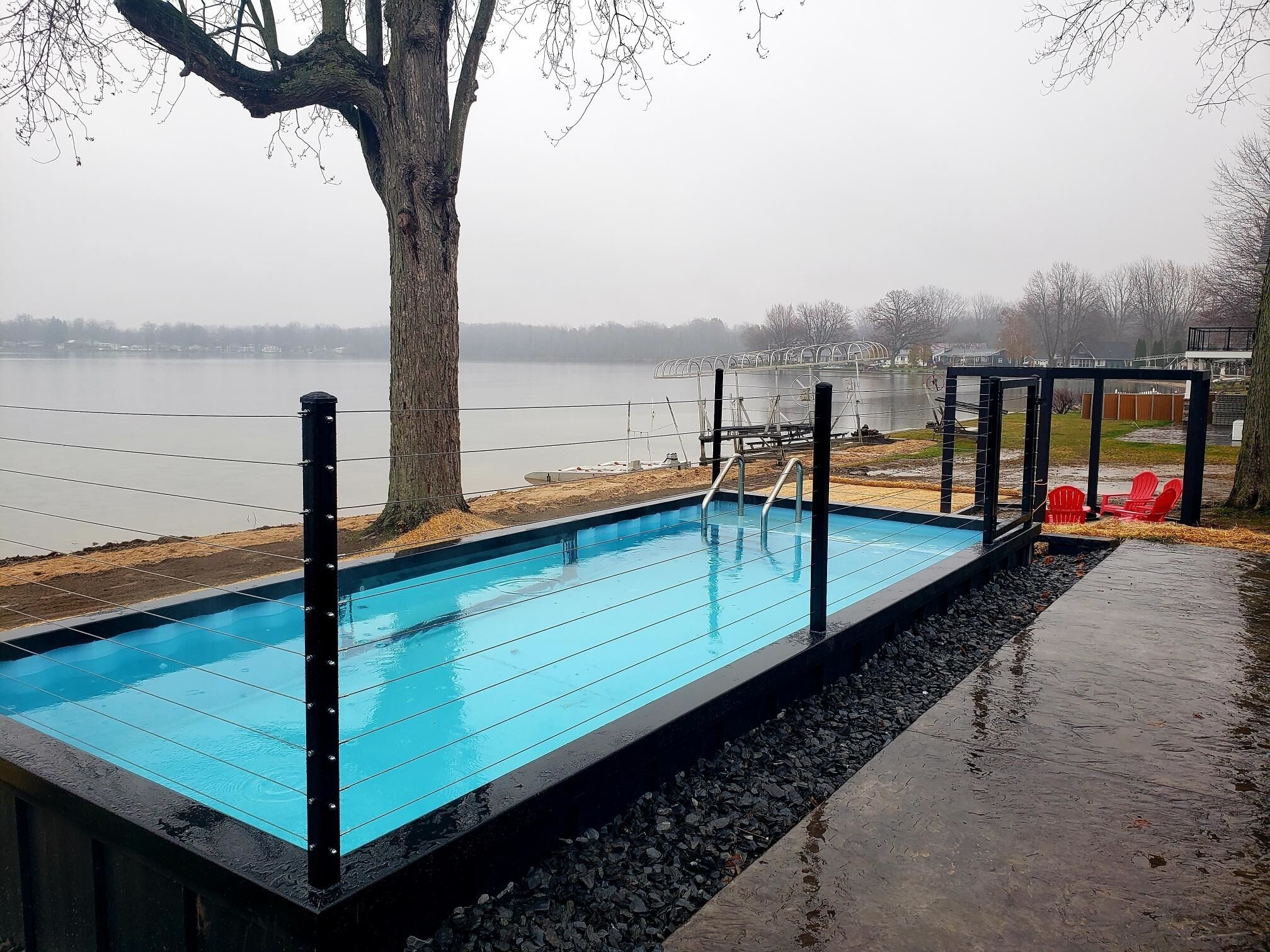 Lämmitetty uima-allas