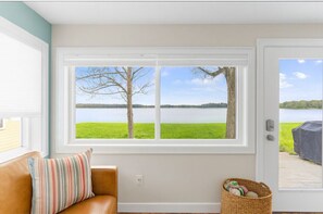 Interior - Year-Round Heated Pool - Hot Tub - Fire Pit (Lake Odessa)